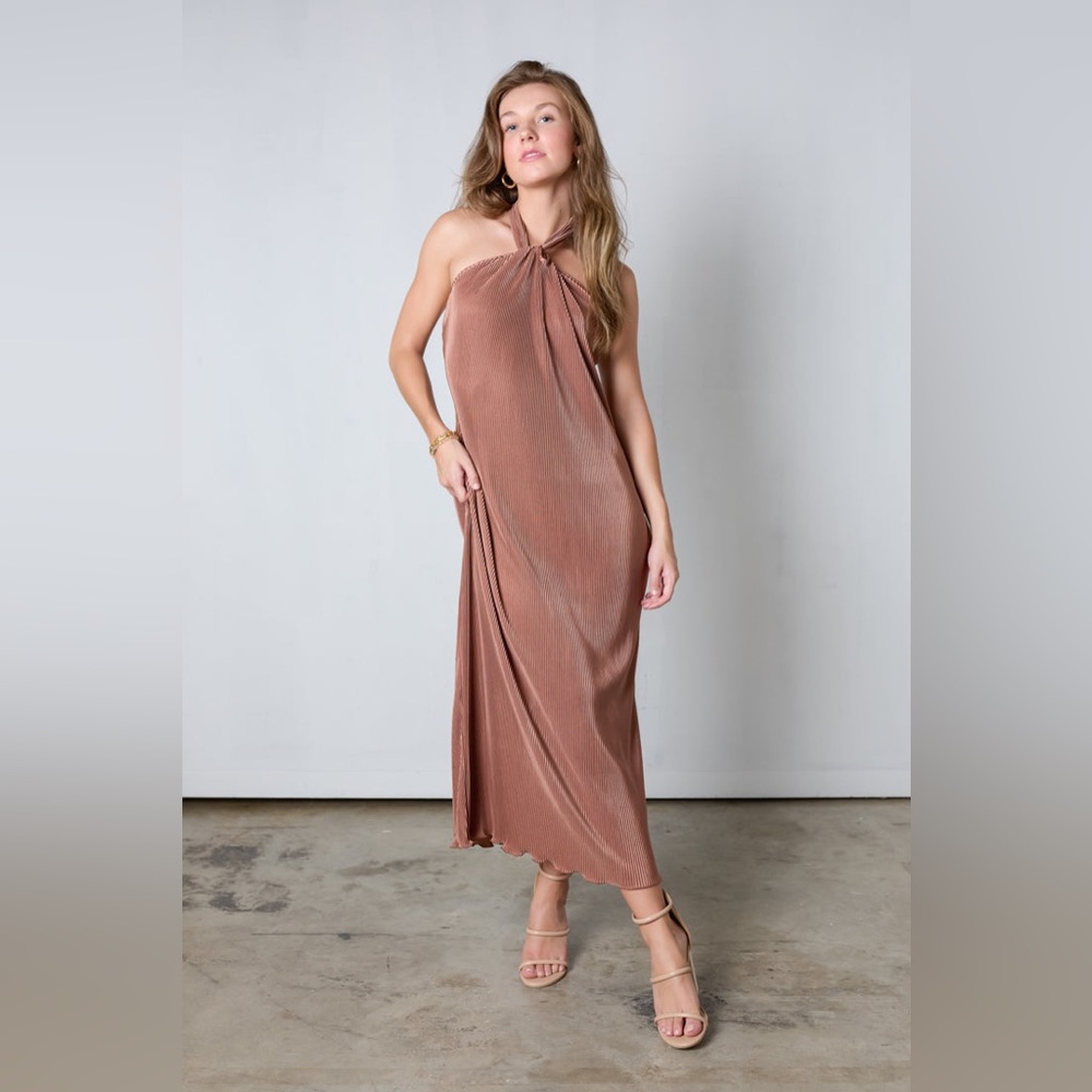 Vestique Muave Plisse Midi Dress